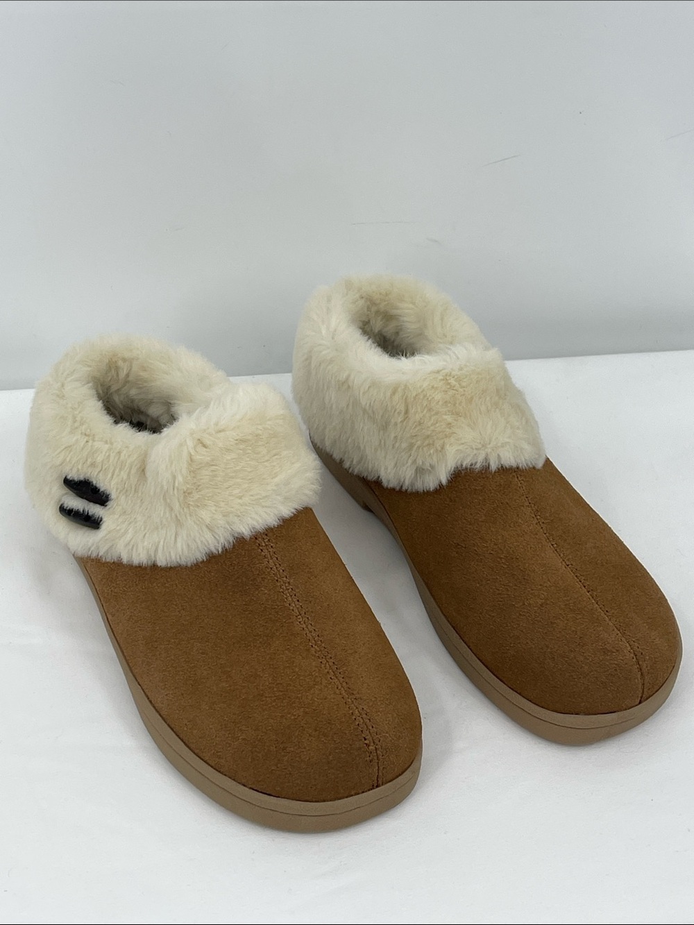 NATURAL REFLECTIONS Size 9 Cozy fake Fur Lined Women’s Slip-On Clog - Tan/Cream